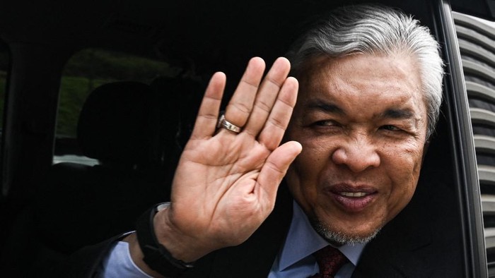 Tunjuk Politikus Terjerat Korupsi Jadi Wakil PM, Anwar Ibrahim Dikritik