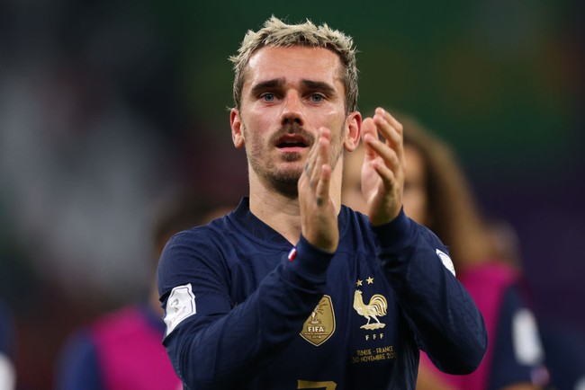 Antoine Griezmann pernah menjadi pemain terbaik kedua di Eropa. Pria 31 tahun ini mengisi posisi striker dalam timnas Prancis. Foto: Getty Images/Marc Atkins