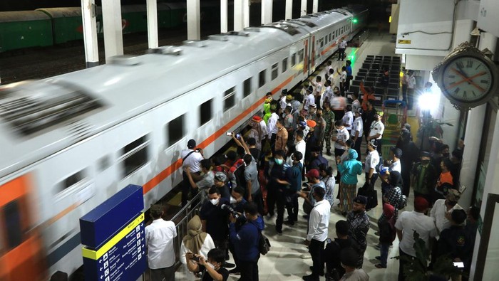 PT KAI meresmikan kereta api Blambangan Ekspres relasi Banyuwangi-Semarang. Hal ini dapar memudahkan masyarakat yang ingin berpergian ke daerah tersebut.