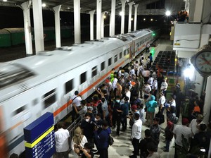 Jeritan Hati Penumpang: Dear KAI, Tiket Kereta Api Kenapa Mahal Sekali?