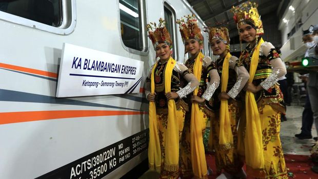 Asik..KAI Resmi Buka Relasi Jalur Ekspres Banyuwangi-Semarang PT KAI meresmikan kereta api Blambangan Ekspres relasi Banyuwangi-Semarang. Hal ini dapar memudahkan masyarakat yang ingin berpergian ke daerah tersebut.