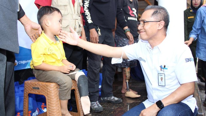 Bantuan Kaki dan Tangan Palsu Bagi Penyandang Disabilitas Bantuan Kaki dan Tangan Palsu Bagi Penyandang Disabilitas