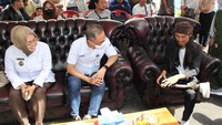 Penyerahan bantuan ini diberikan oleh Direktur Utama BRI Life Iwan Pasila kepada 15 penyandang cacat, yang tergabung dalam Komunitas Kaki dan Tangan Palsu Cileungsi. 