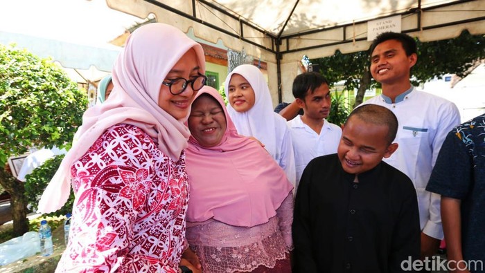 Bupati Ipuk bersama kaum difabel di Banyuwangi