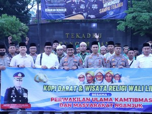 Cegah Radikalisme, Polisi Nganjuk Ajak Warga Ziarah Wali Lima