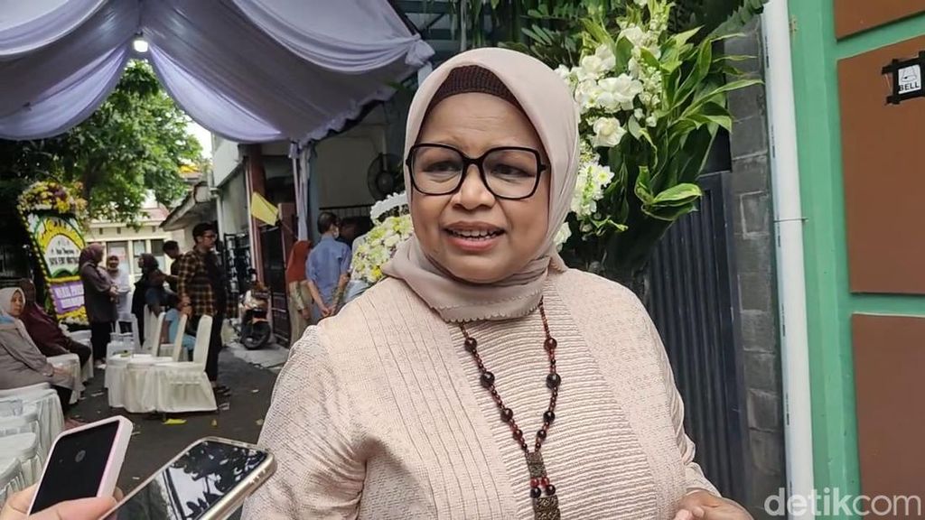 Fery Farhati Takziah ke Rumah Ferry Mursyidan, Sampaikan Pesan Anies