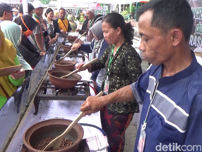 Festival Sangrai Kopi khas lereng semeru di lumajang