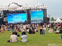 Suasana Festival Head In The Clouds 2022 Hari Pertama