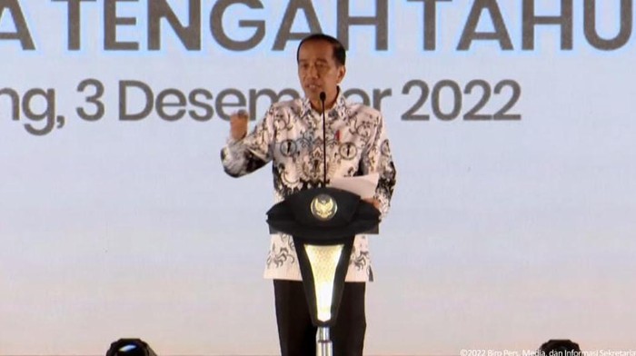Jokowi di acara HUT ke-77 PGRI (YouTube Sekretariat Presiden)