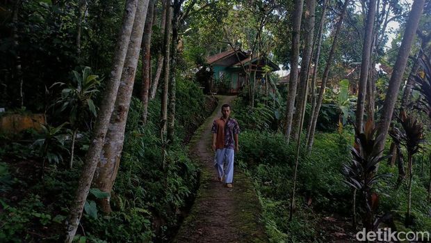 Kampung Heubeul Isuk di Kabupaten Bandung.