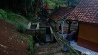 Kondisi sumber mata air di kampung Heubeul Isuk, Desa Sukajadi, Kecamatan Soreang, Kabupaten Bandung (Foto: Yuga Hassani/detikJabar)