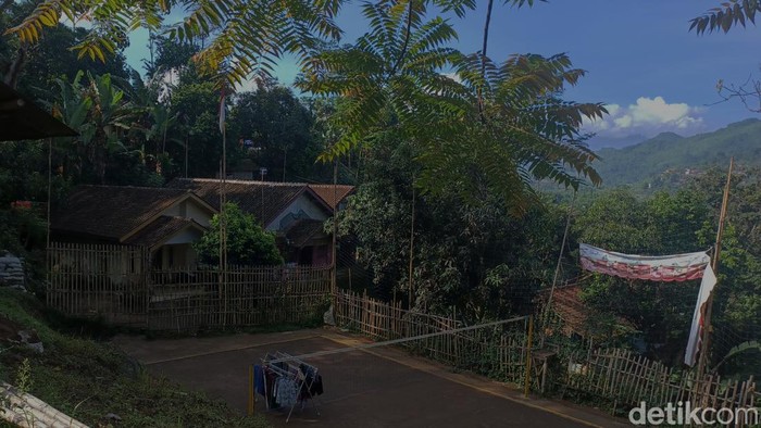Kampung Heubeul Isuk di Kabupaten Bandung. Kampung Heubeul Isuk di Kabupaten Bandung.