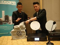 Keren, Speaker Ini Bisa Berkamuflase Jadi Batu