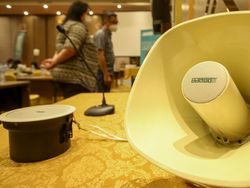 Keren, Speaker Ini Bisa Berkamuflase Jadi Batu