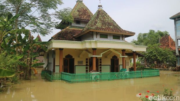 Kondisi banjir di Desa Mintobasuki Kecamatan Gabus, Sabtu (3/12/2022). pukul 10.30 WIB.