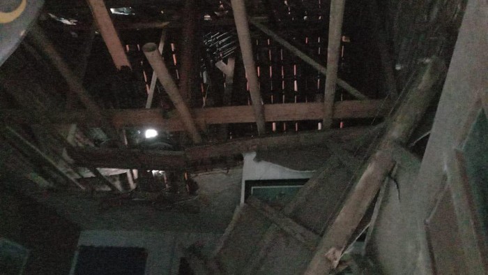Kondisi rumah milik Isah seorang Lansia warga Jalan Gunung Karikil RT 5 RW 7 Kelurahan Tuguraja Kecamatan Cihideung Kota Tasikmalaya.