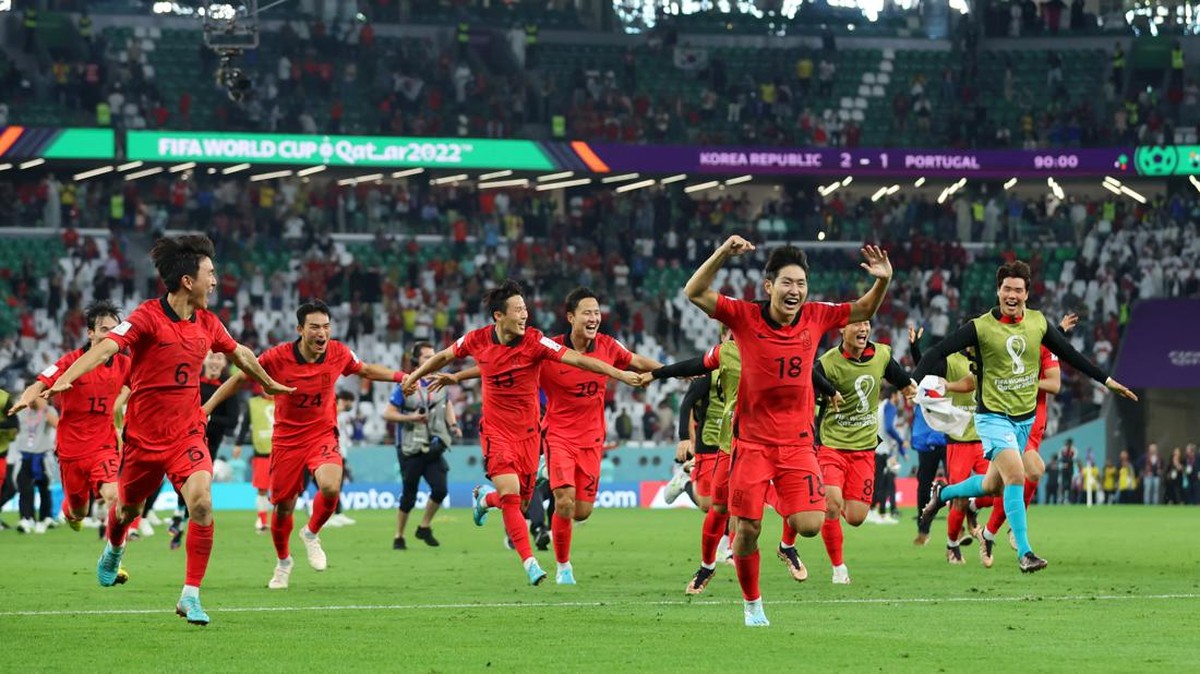 Korea Selatan lolos dramatis ke 16 besar Piala Dunia 2022 dan menyingkirkan Uruguay.(Foto: Getty Images/Alex Grimm)