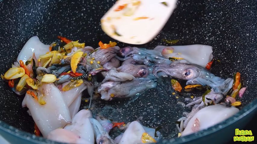 Kreasi Indomie Goreng Tinta Cumi