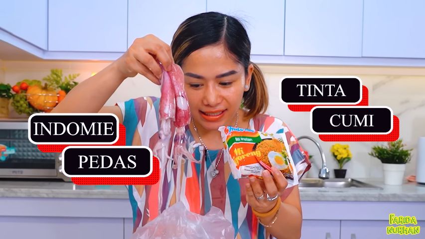 Kreasi Indomie Goreng Tinta Cumi