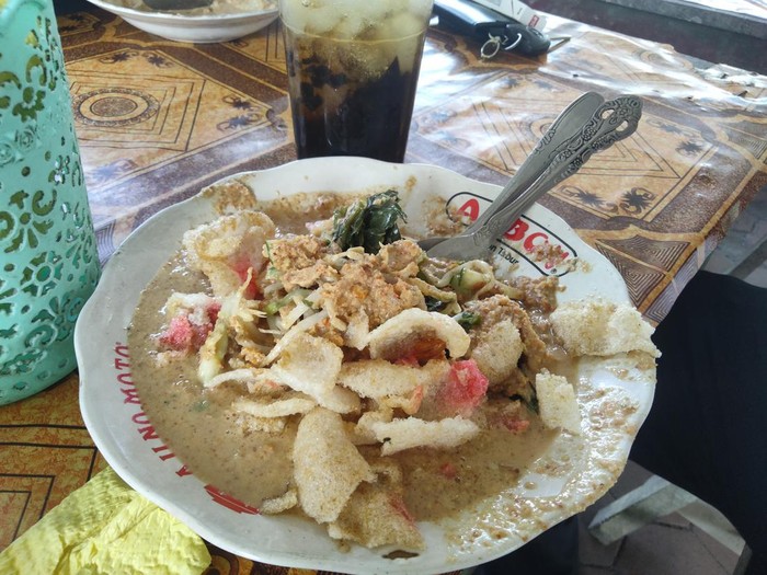 Sajian lontong pecal legendaris sejak tahun 1980 di Asahan. Perdana Ramadhan/detikSumut