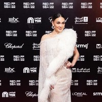 Pembukaan Red Sea Film Festival yang berlangsung di Ritz Carlton Jeddah, Kamis (1/12/2022), dihadiri para bintang dari seluruh dunia. Dari Indonesia, ada aktris dan presenter Luna Maya. (Foto: Getty Images for The Red Sea Int/Daniele Venturelli)