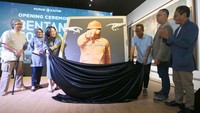 Sebanyak 14 perupa memamerkan hasil karyanya hasil ‘rekaman’ menyusuri Pupuk Kaltim Bontang di pameran seni rupa Bentang Bontang di Sarinah, Jakarta, dari tanggal 2 hingga 10 Desember 2022. Ada sekitar 108 karya yang ditampilkan. 
