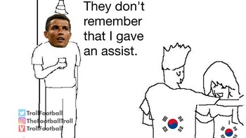 Cristiano Ronaldo bikin blunder untuk gol pertama Korea Selatan atas Portugal. Jadi bahan meme deh. Foto: (Twitter)