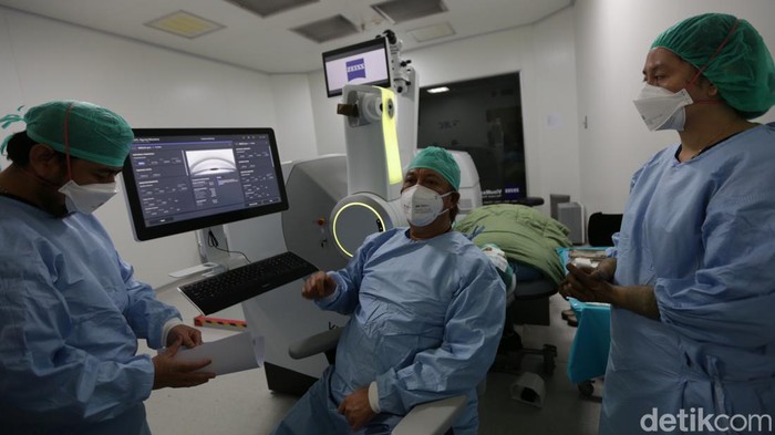 Mata minus menjadi salah satu jenis kelainan refraksi yang prevalensinya terus meningkat. Dengan adanya teknologi ReLEx SMILE PRO, pasien bisa bebas dari kacamata.