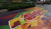 Hadirnya mural ini membuat nostalgia permainan semasa kecil.