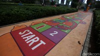 Begini penampakan mural berupa permainan tradisional di JLNT Kuningan, Jakarta, Sabtu (3/12/2022).