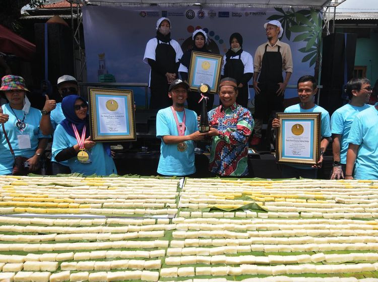 Penyajian Ribuan Gethuk di Kampung Singkong Salatiga, Pecahkan Rekor!