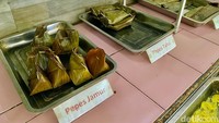 Seperti kebanyakan rumah makan khas Sunda, RM Hj. Nunung juga memiliki menu aneka pepes yang sedap. Foto: detikFood/Yenny Mustika Sari