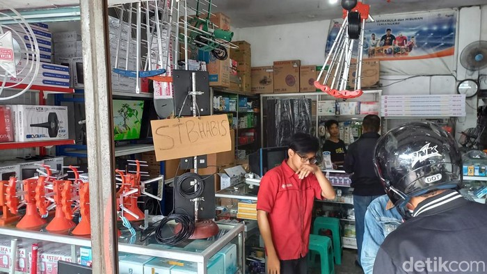 Salah satu toko di Jogja yang kehabisan stok STB, Sabtu (3/12/2022).