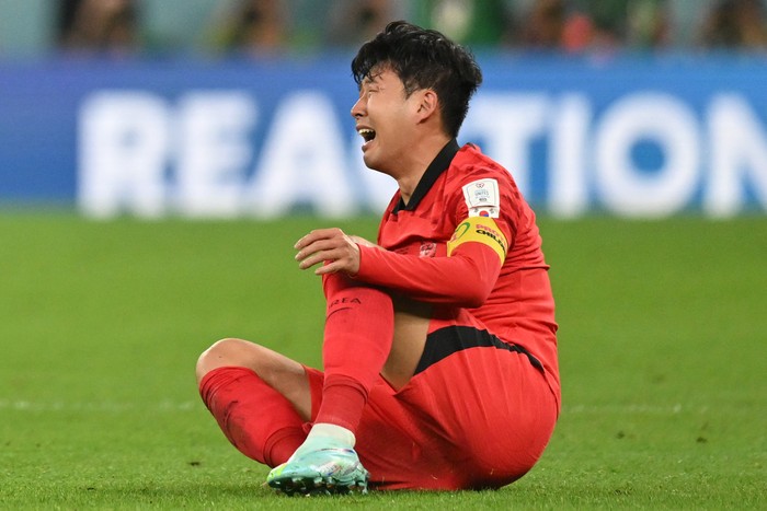 South Koreas midfielder #07 Son Heung-min celebrates his teams victory during the Qatar 2022 World Cup Group H football match between South Korea and Portugal at the Education City Stadium in Al-Rayyan, west of Doha on December 2, 2022. (Photo by Glyn KIRK / AFP) (Photo by GLYN KIRK/AFP via Getty Images)
