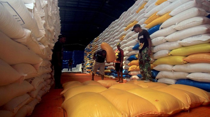 Stok Beras Bulog di Papua Aman hingga Nataru Stok Beras Bulog di Papua Aman hingga Nataru