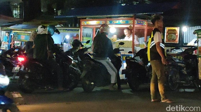 Suasana malam Minggu di Garut usai diguncang gempa M 6,1