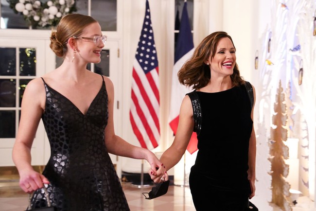 Violet terlihat sangat cantik,” komentrar salah satu penggemar di Twitter. Foto: Getty Images/Nathan Howard