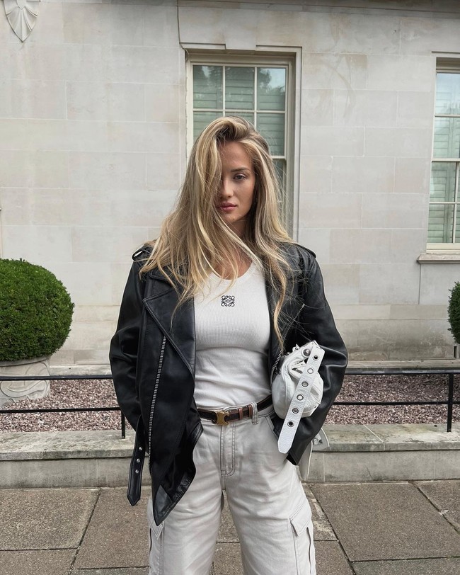 Kroasia, Izabel Kovacic, Pacar Mateo KovacicPara pemain Kroasia memiliki pacar dan istri menawan. Izabel Kovacic merupakan salah satu WAG paling cantik dan terkenal. Wanita yang disebut mirip Shakira itu adalah seorang desainer.Foto: Instagram