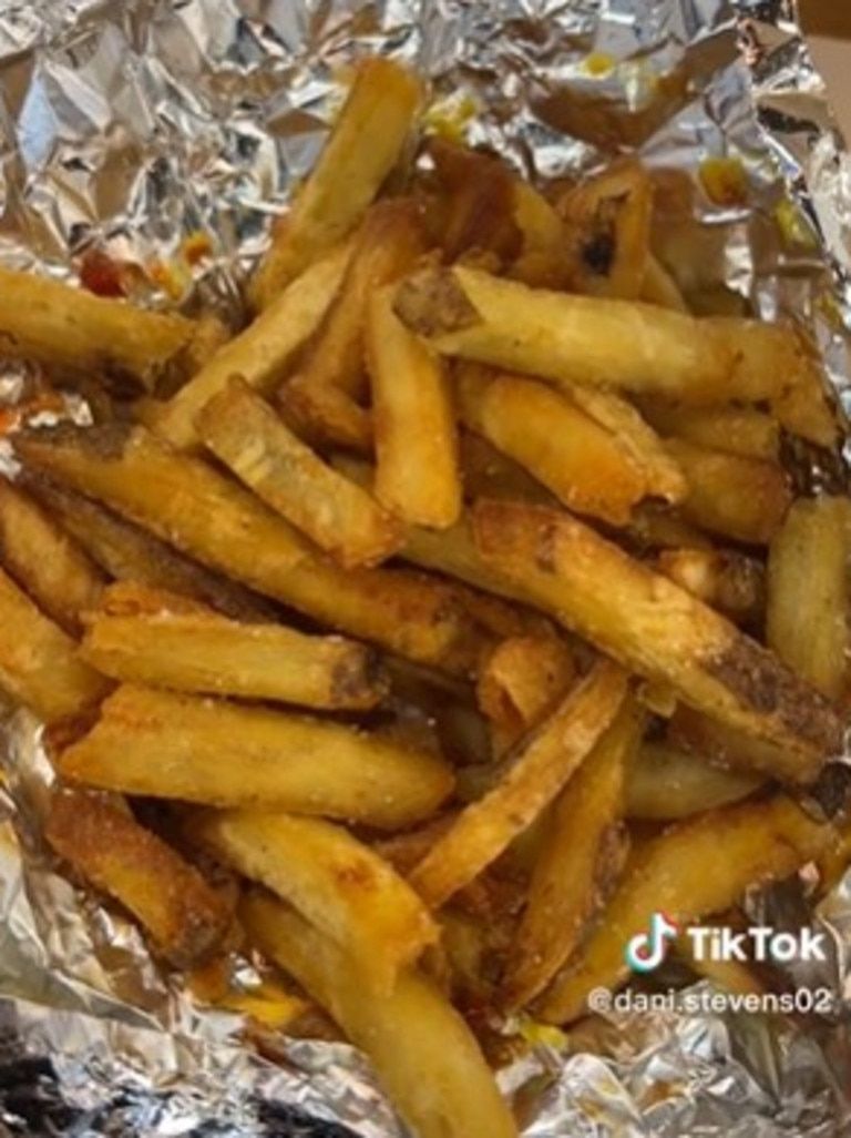Wanita Ini Kapok, Pesan Burger Biasa Harganya Rp 700 Ribuan!