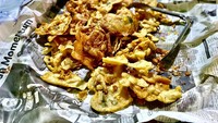 Bakwan udang di Warung Pecak & Sop H. Agus ini juga terkenal enak. Kalau tak cepat-cepat, bakwan udang bisa kehabisan karena cepat ludes terjual.  Foto: detikFood/Yenny Mustika Sari