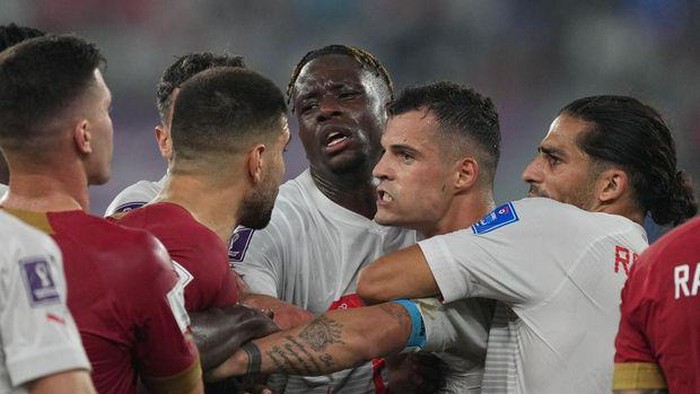Xhaka ricuh dengan Milenkovic di Akhir Laga