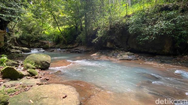 Air Terjun Pelangi Jonjo Parigi di Gowa.