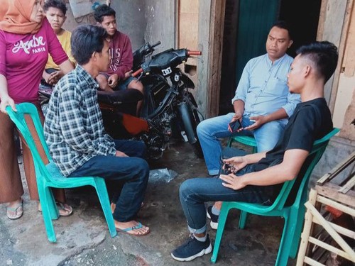 Korban aksi gendam saat melapor ke Polsek Rasanae Timur