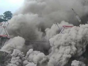 Terjangan Awan Panas Semeru Sudah Sampai Jembatan Gladak Perak Lumajang