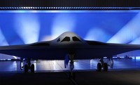 Amerika Serikat (AS) meluncurkan jet pengebom dengan teknologi paling mutakhir. Jet pengebom siluman itu bernama B-21 Raider.