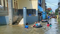Genangan banjir tersebut merupakan luapan dari sungai Cipalasari. Foto: Yuga Hassani/detikJabar