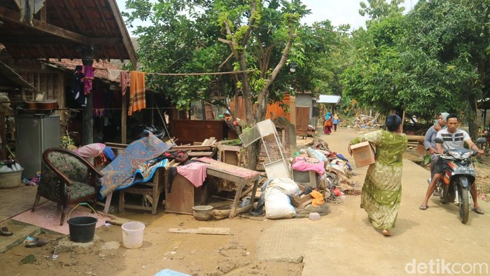 Banjir bandang di Desa Godo Kecamatan Winong, Minggu (4/12/2022).