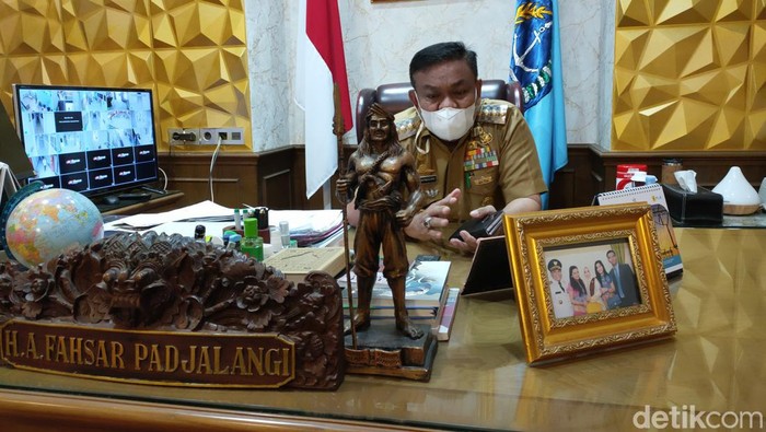 Bupati Bone Andi Fahsar Padjalangi.