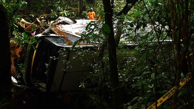 Begini Kondisi Bus Pariwisata yang Masuk Jurang di Magetan