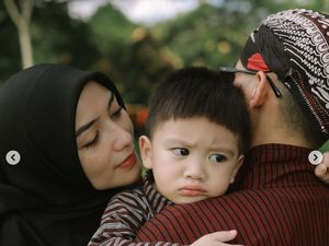 7 Foto Romantis Anniversary Citra Kirana & Rezky Aditya di Candi Borobudur